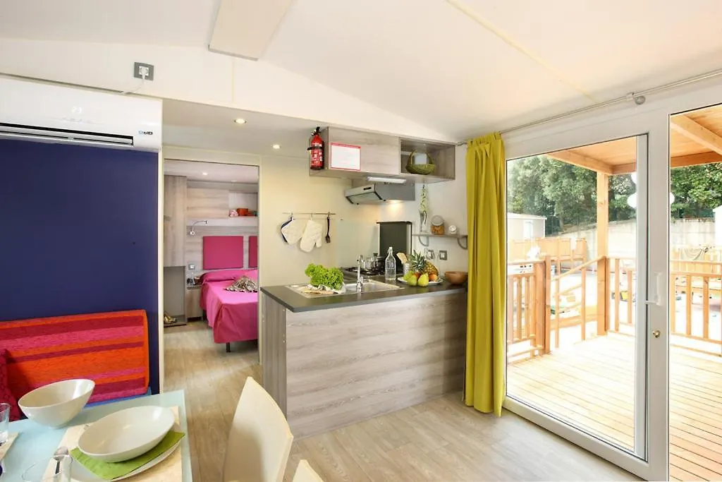 Casa Mobile - Cisano San Vito **** Hotel Calmasino